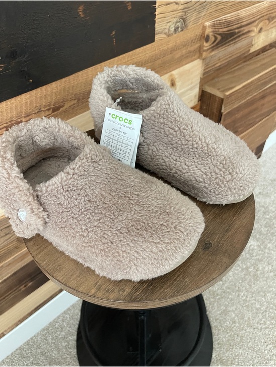 CROCS Shoes - CROCs slippers size 6